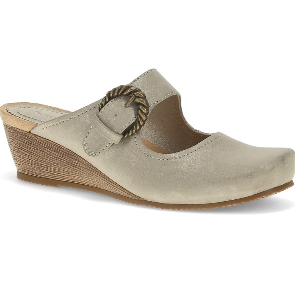 New Baretraps women’s Luna mule size 7 M color champagne 2” heel